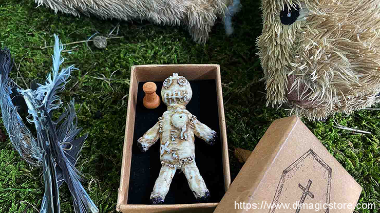 HOODOO – Haunted Voodoo Doll by iNFiNiTi and Mark Traversoni (Gimmicks Not Included)